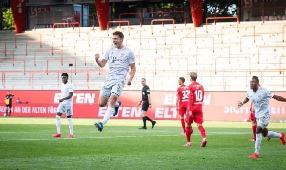  柏林联合客场逼平拜仁爆冷门  